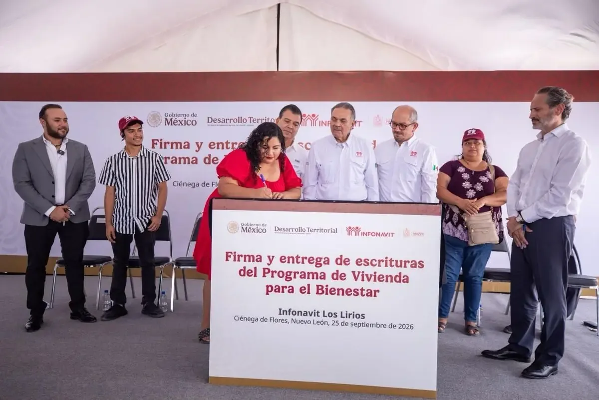 La entrega de escrituras otorga certeza jurídica y un patrimonio seguro a las familias de Nuevo León.