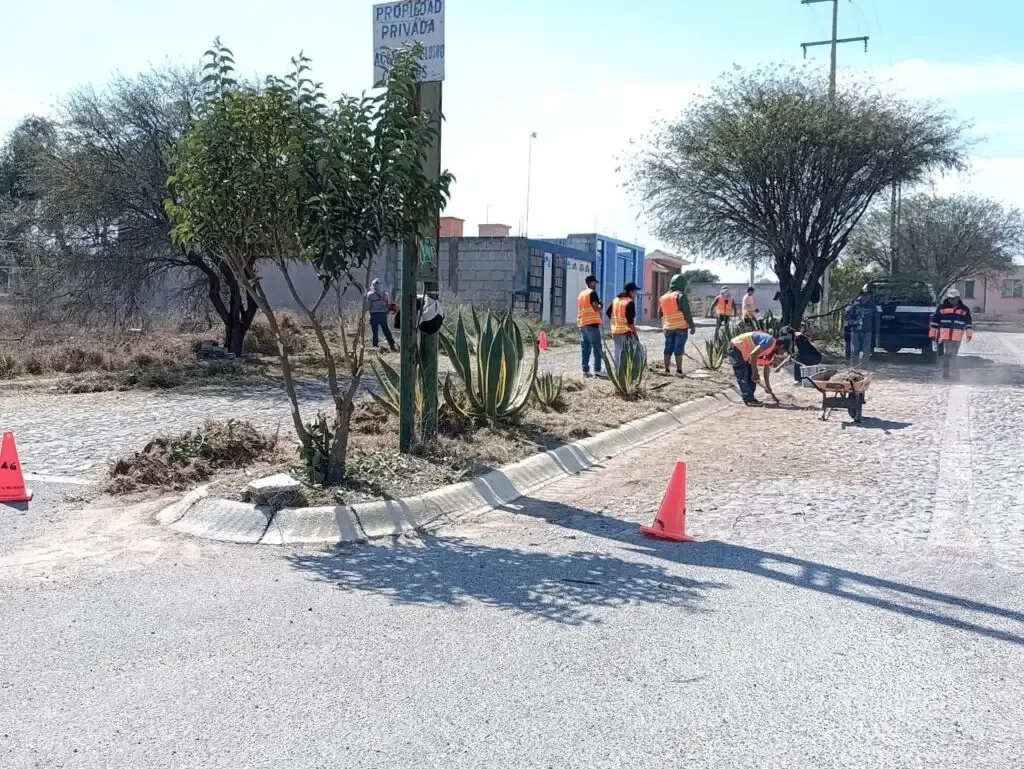 Infractores trabajan en limpieza y pintura en Los Naranjos, Colón.