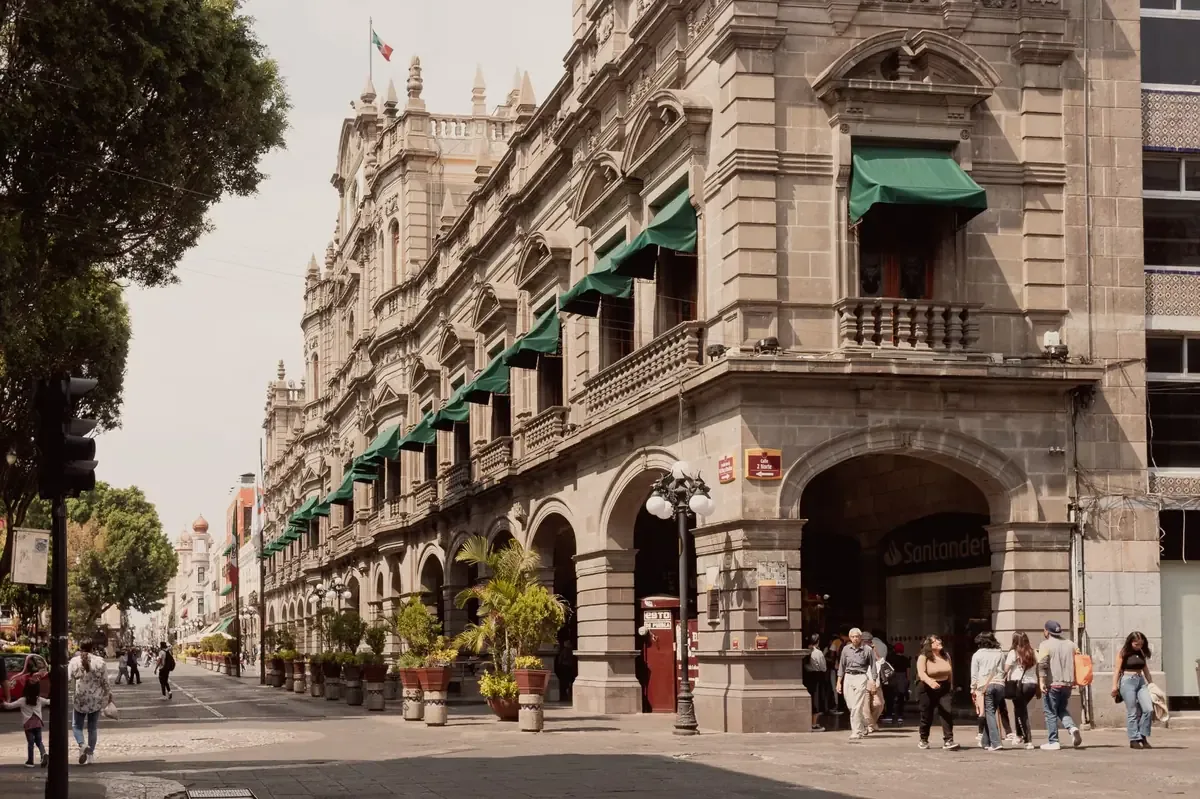 La municipalidad asegura que reparar baches sin autorización puede causar accidentes.