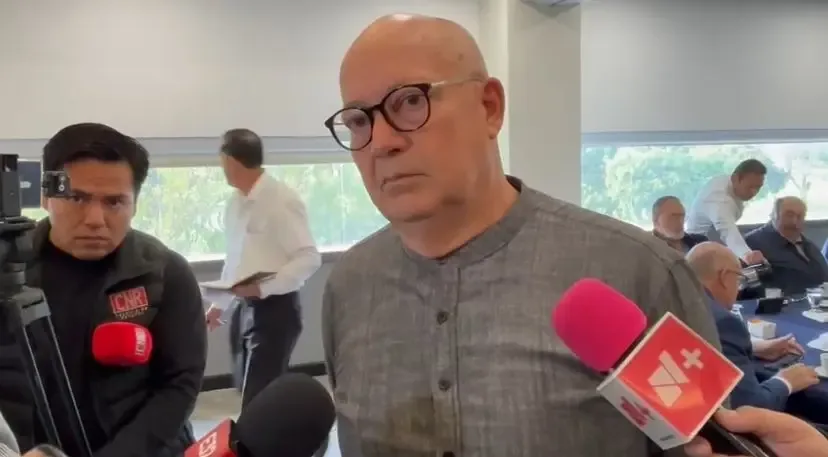 Ingeniero civil Xicoténcatl Ruiz Guilllaumin analiza los socavones en Tijuana.