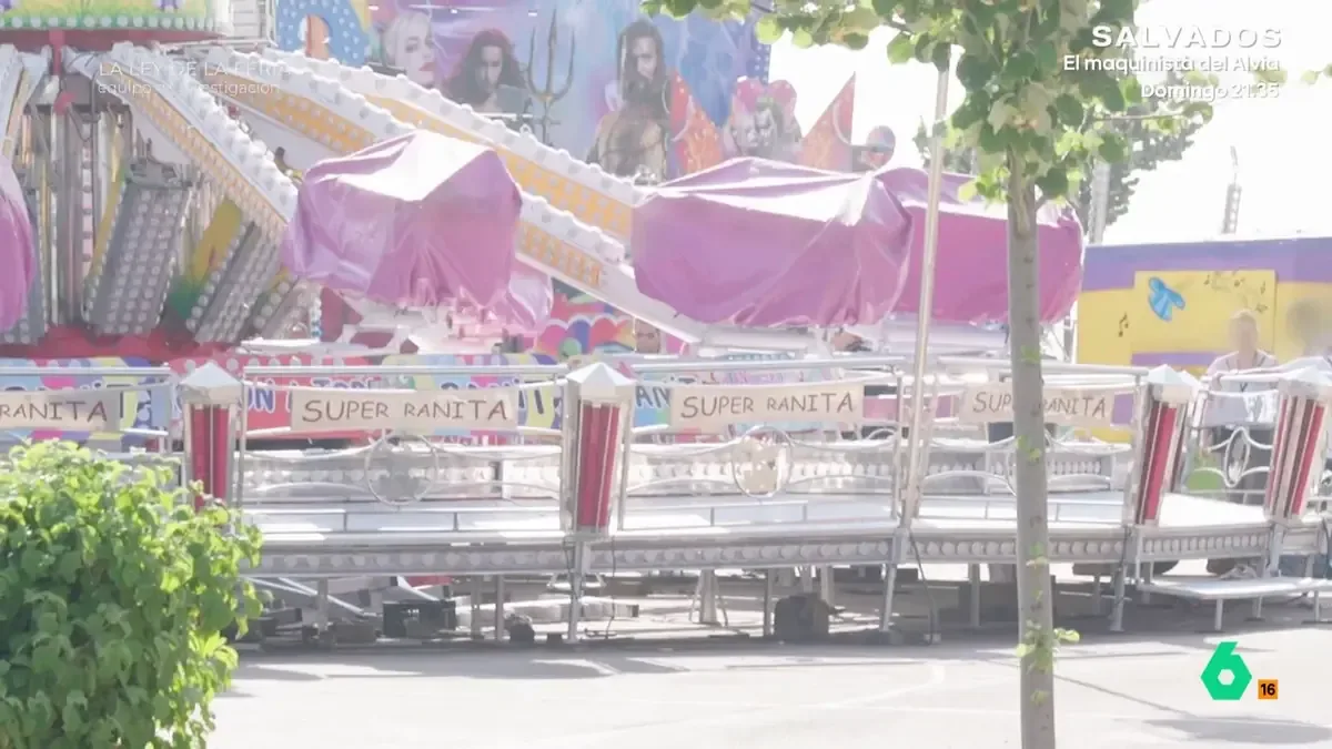 Un ingeniero inspecciona ferias en Madrid, asegurando la seguridad y funcionalidad de las atracciones.
