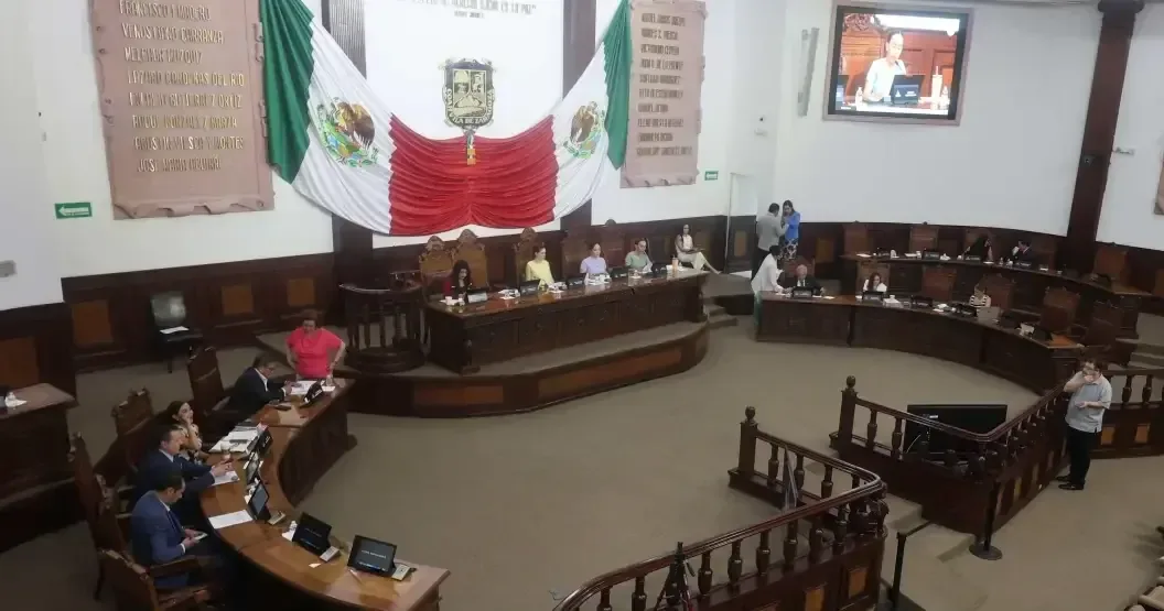 La reforma busca armonizar la legislación estatal con la federal en materia electoral y austeridad.
