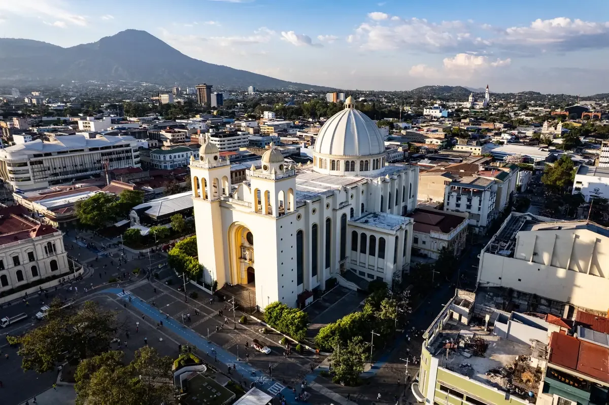 Obras mejorarán la infraestructura y seguridad vial en Puebla, beneficiando a más de 15 mil habitantes.