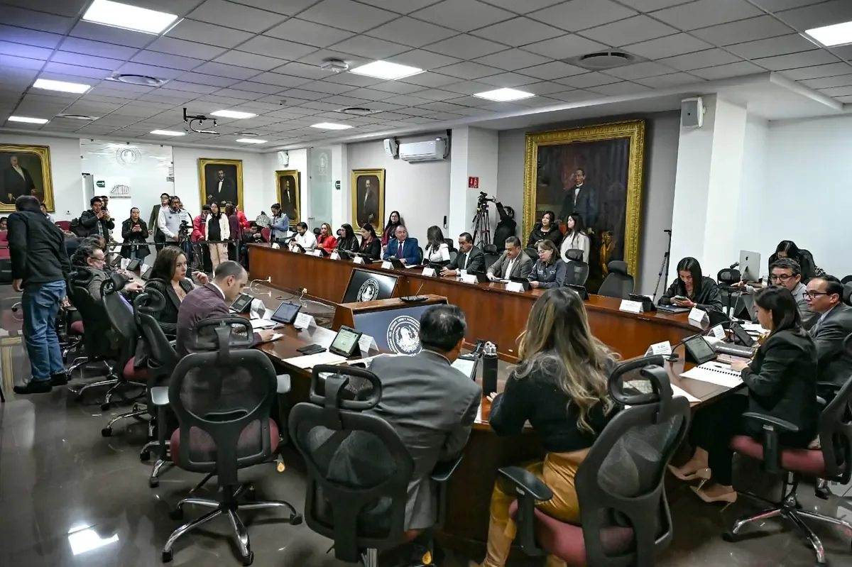 Iniciativa busca ampliar derechos de trabajadores en el sector público.