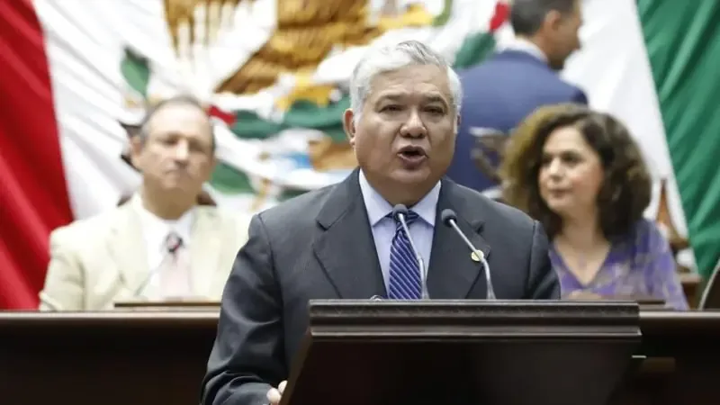 El diputado Juan Antonio Magaña de la Mora plantea una reforma para garantizar continuidad en la gestión municipal.