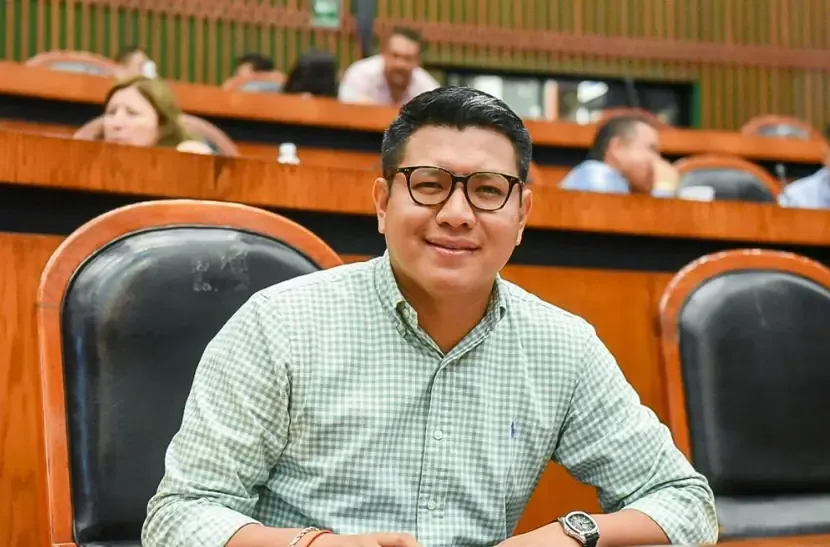 Una reforma busca reconocer y promover los derechos de comunidades indígenas en los ámbitos social y político.