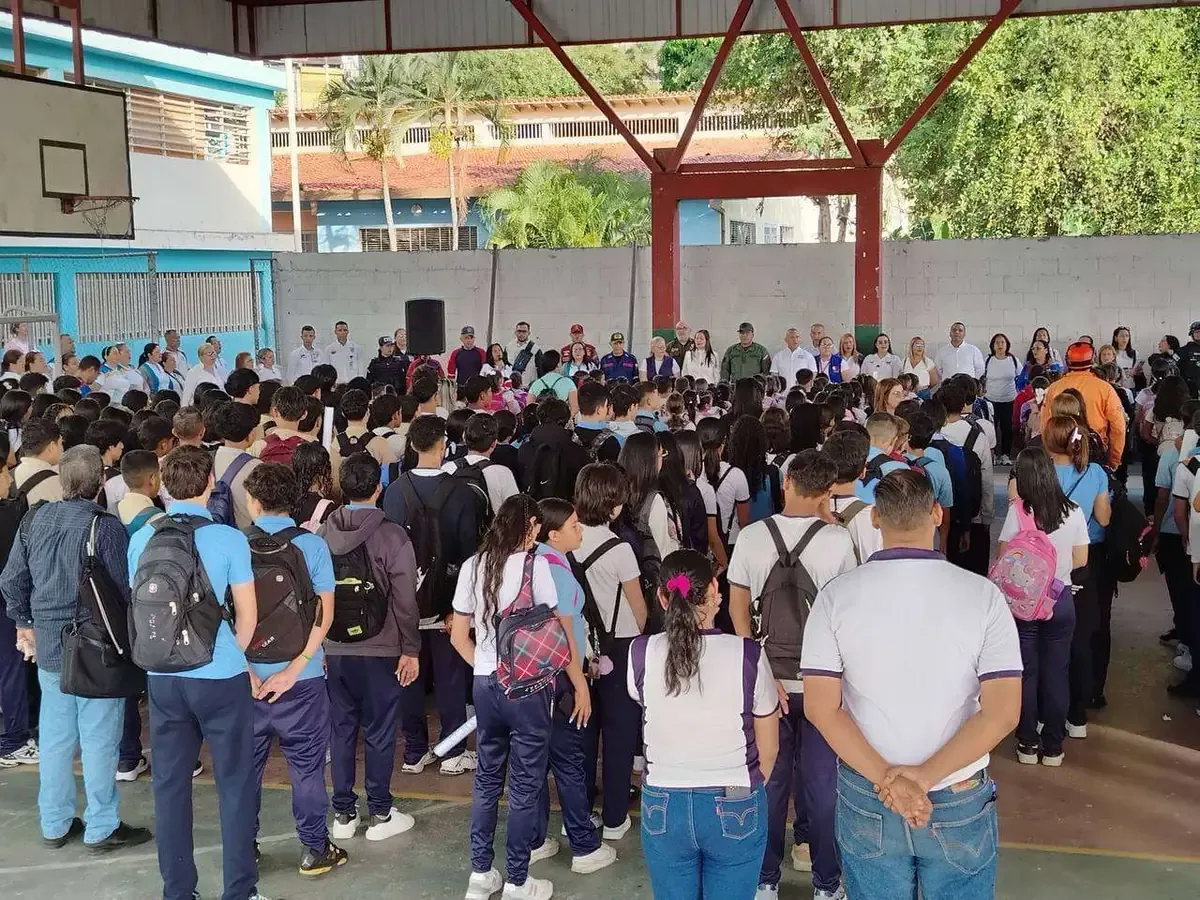 Se implementan charlas y programas en colegios para fomentar la cultura de paz y la salud mental.