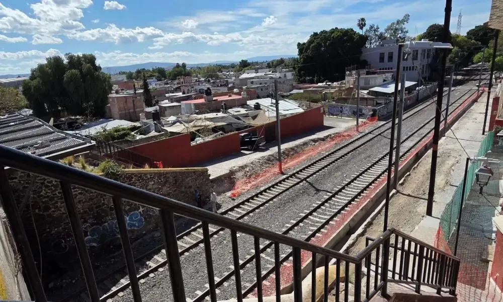 **Inicio de obras del tren México-Querétaro en Avenida Corregidora Norte.**