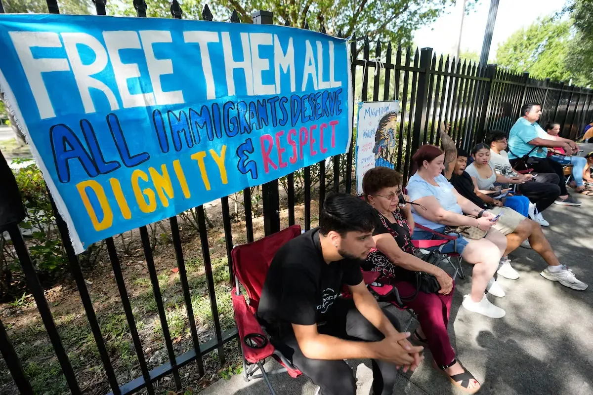 Testimonios revelan condiciones inhumandas en la oficina del ICE en Miramar.