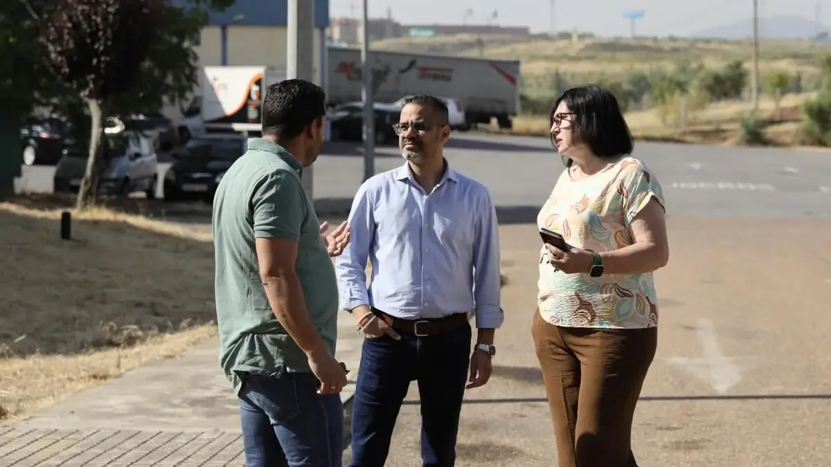 La falta de gestión del gobierno de Guardiola amenaza el empleo y la calidad de los centros de transporte en Extremadura.