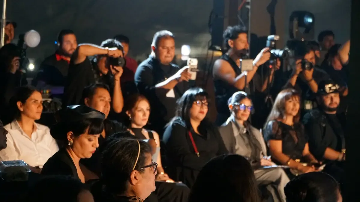 El concurso InnovaModa destaca el surgimiento de nuevos talentos en la moda mexicana.