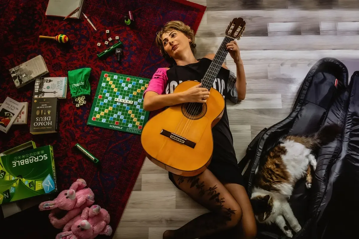 La artista portuguesa ofrece un espectáculo que fusiona géneros musicales con entrada gratuita este 31 de octubre en Almada.