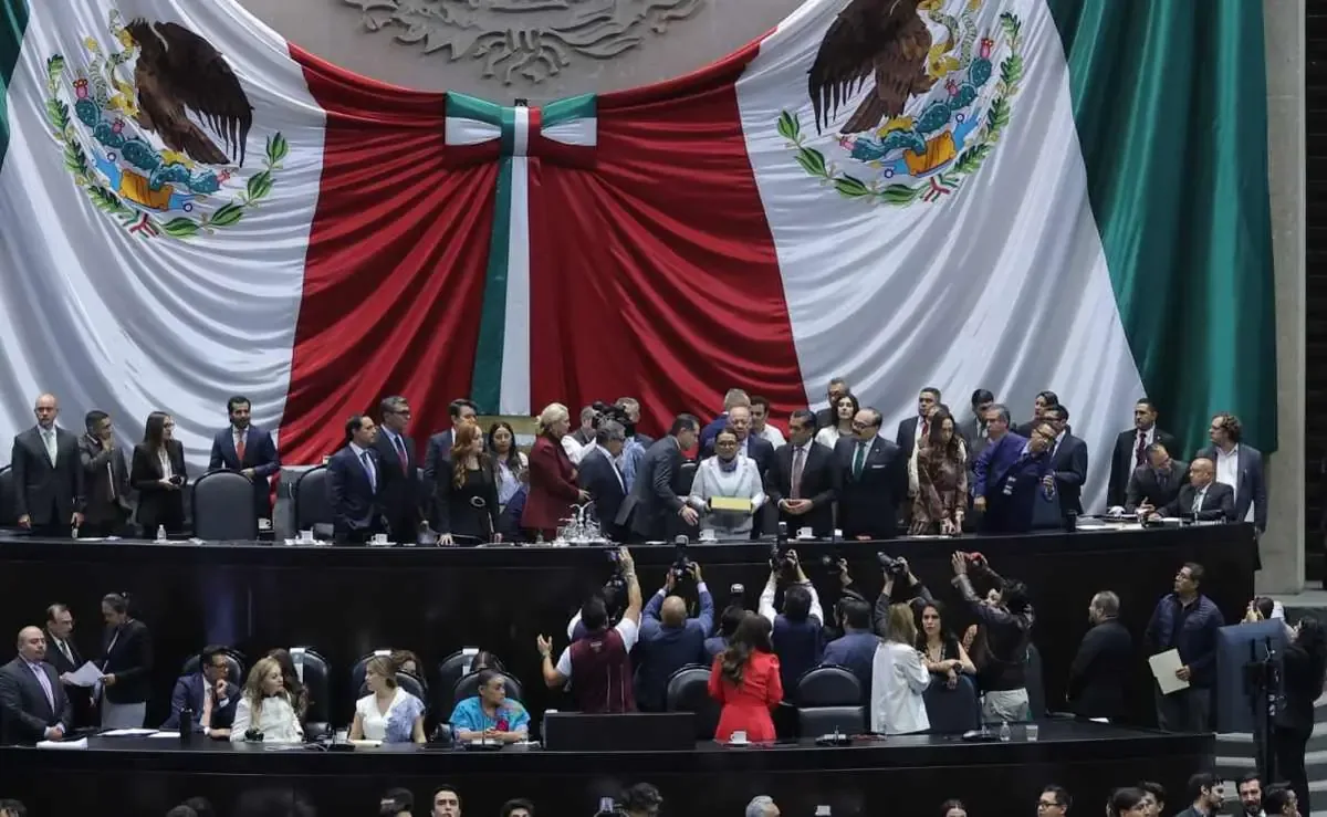 Los diputados discuten la política interior en el segundo informe de gobierno, centrando sus críticas en seguridad y educación.