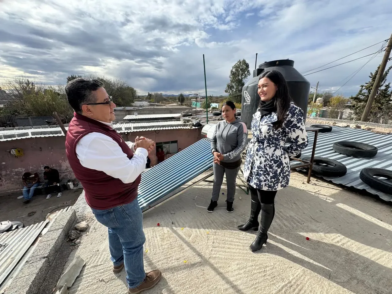 Instalación de calentadores solares en comunidades de Zacatecas.