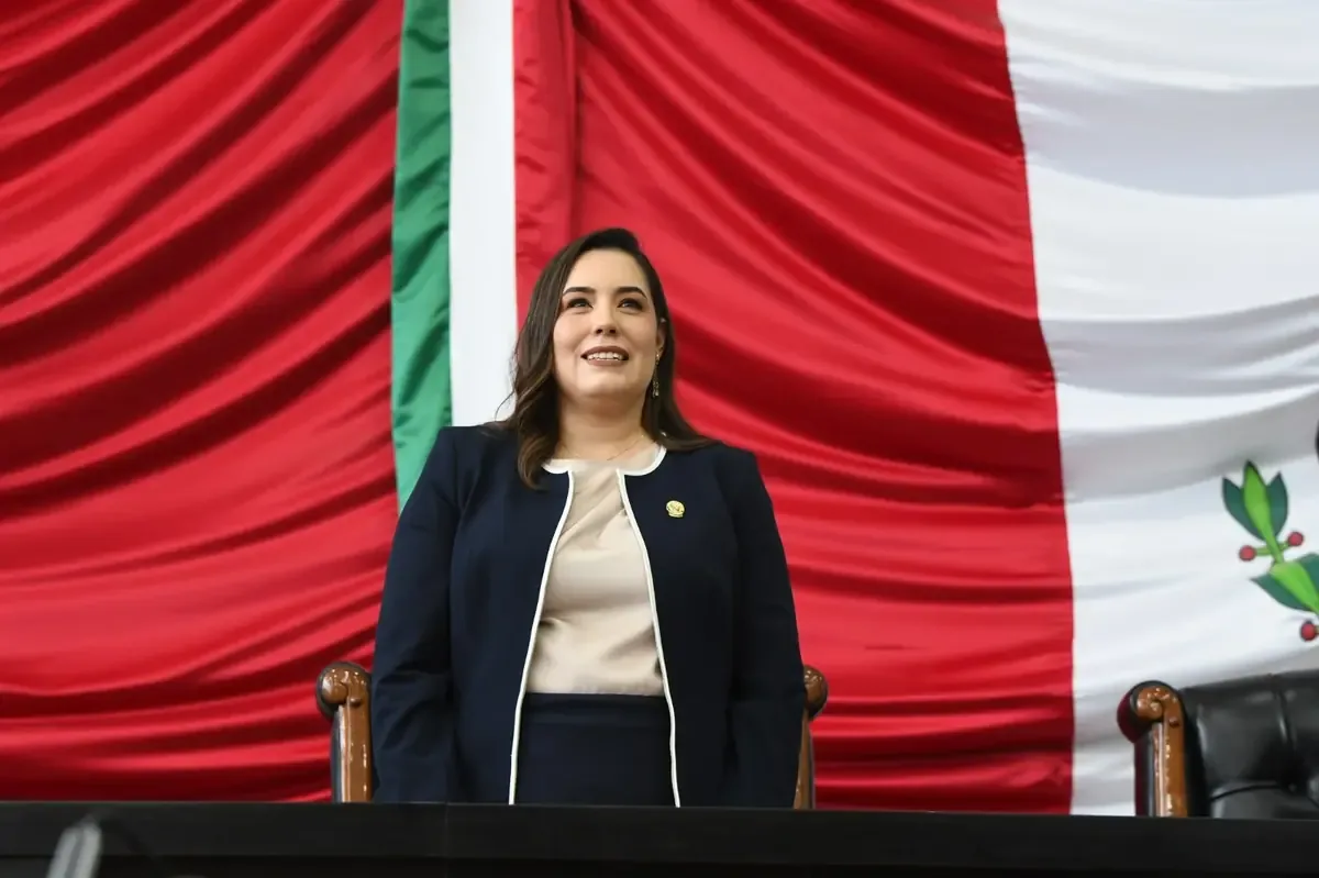 La instalación se llevó a cabo en una Sesión Solemne con la participación de los Tres Poderes del Estado.