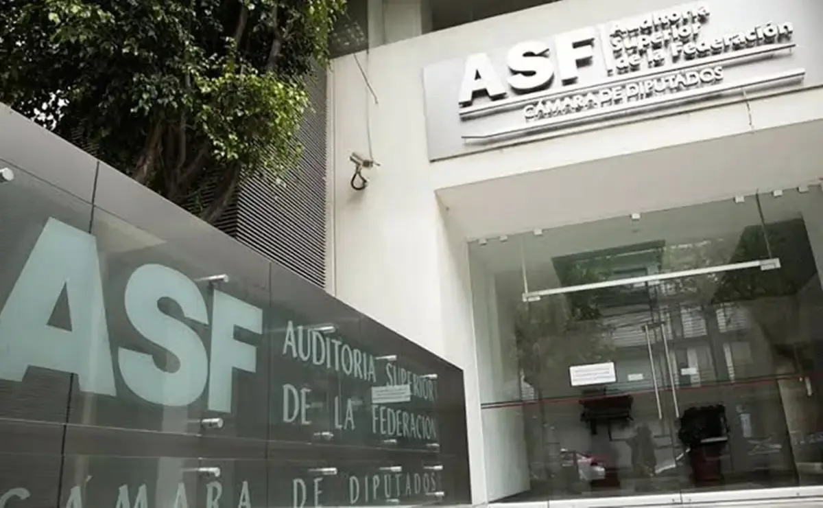 La presidenta consejera del IEEA afirma que todos los contratos cumplen normativas legales.