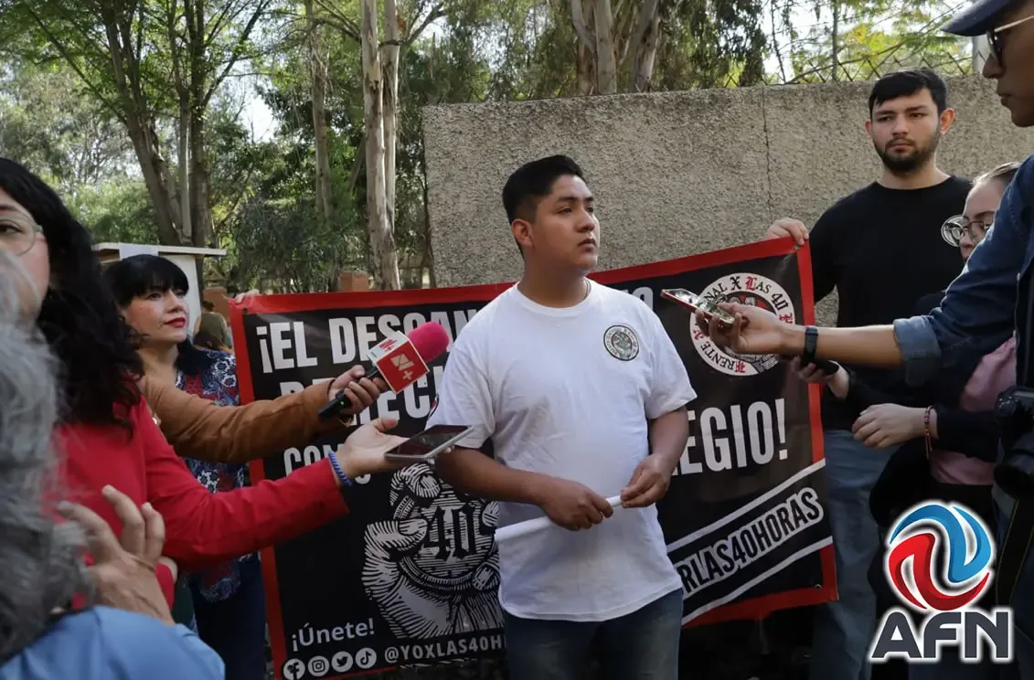 Integrantes del Frente Nacional por las 40 Horas durante la conferencia en Tijuana.