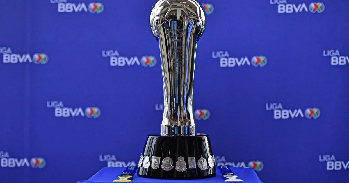 Cruz Azul y Pumas se preparan para la final de vuelta, con pronósticos a favor del equipo celeste.