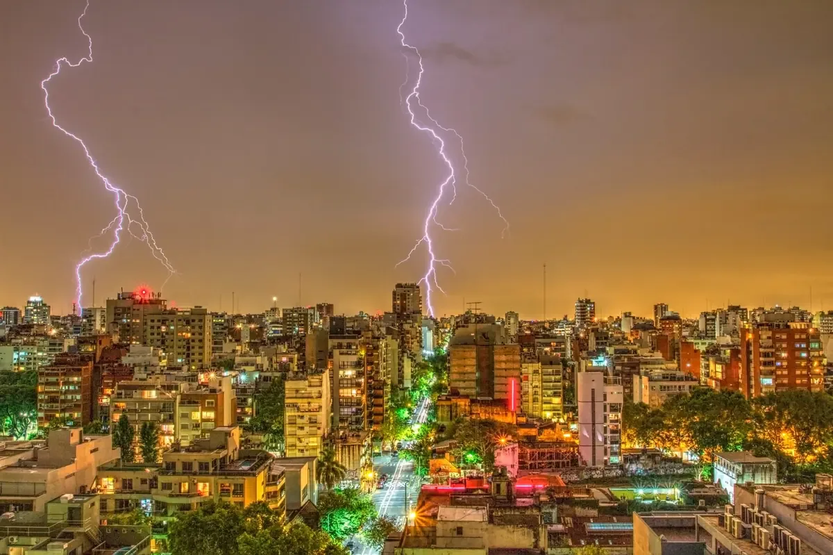 Este domingo, Sonora experimentará altas temperaturas y condiciones para tormentas eléctricas.