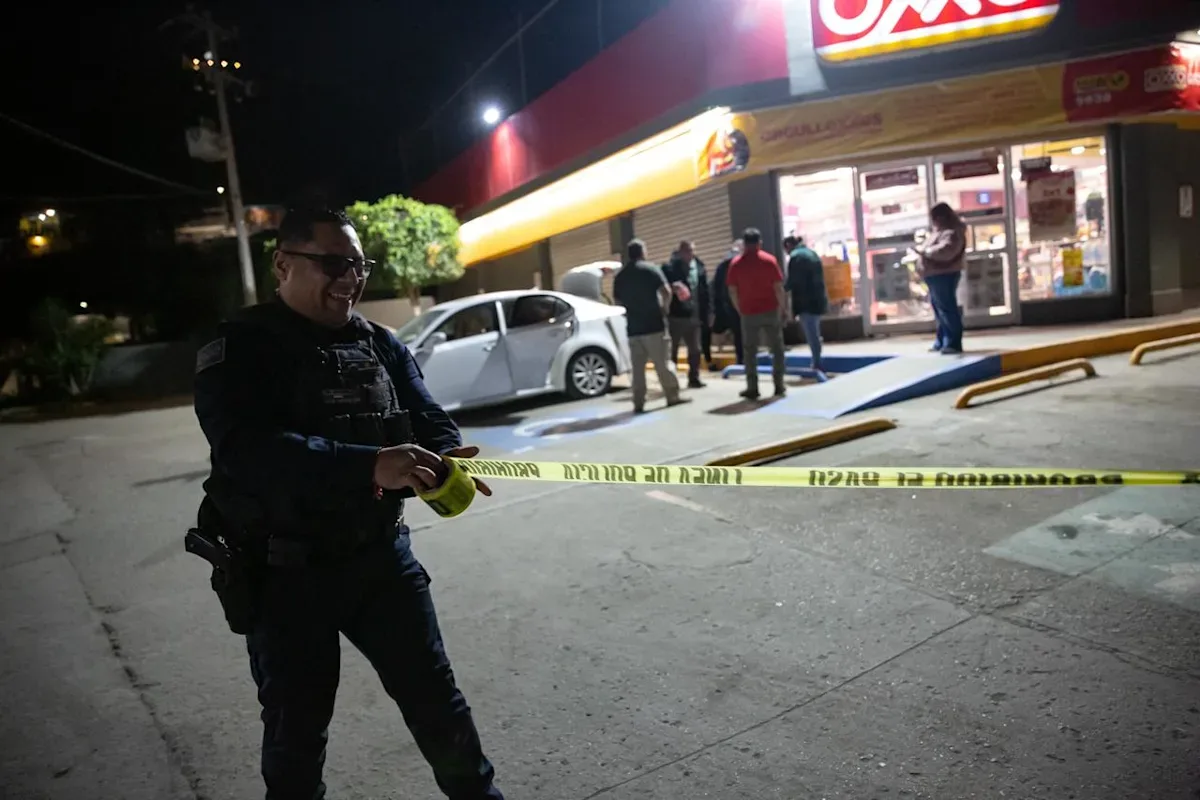 Intento de incendio en tienda OXXO alertó a autoridades en Tijuana.