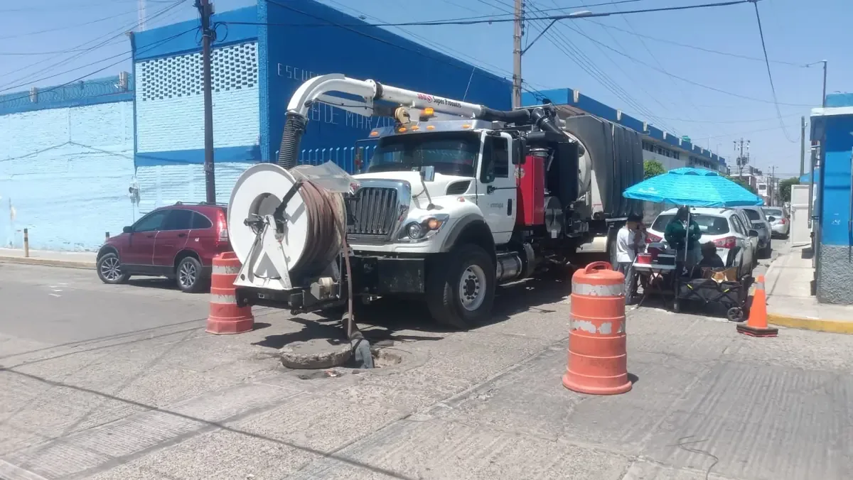 La limpieza de drenajes busca prevenir inundaciones en la Zona Metropolitana.