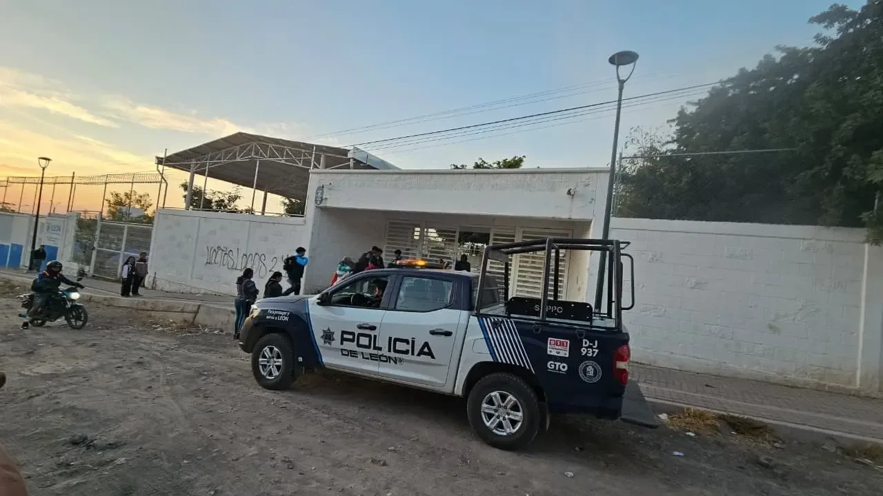 Intervención de la Fiscalía en el sitio del ataque en León, Guanajuato.