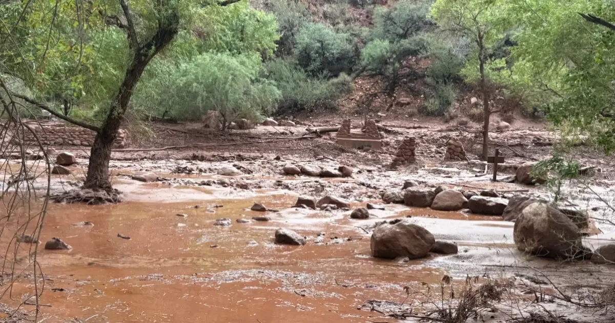 Las autoridades intensifican esfuerzos de búsqueda ante el riesgo de nuevas lluvias en la región.