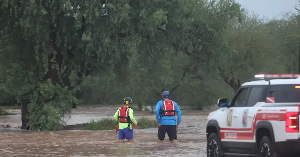 Las intensas lluvias causaron desbordamientos y rescates de personas en Hermosillo y zonas aledañas.