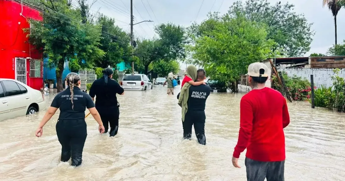 Las intensas lluvias causan estragos en la ciudad y suspenden actividades.