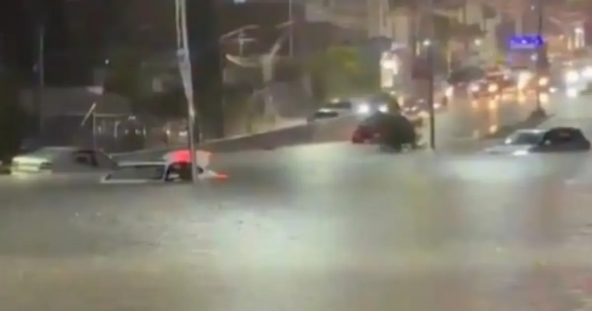 Las fuertes lluvias del 8 de julio causan caos en las calles y daños en diversas colonias.