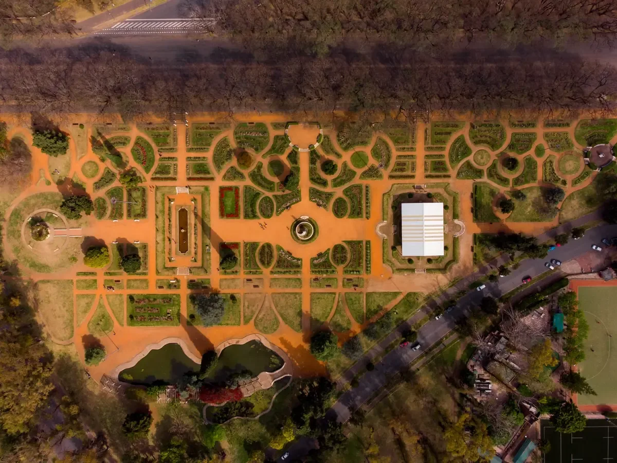 La rehabilitación del parque busca dignificar espacios para la comunidad.