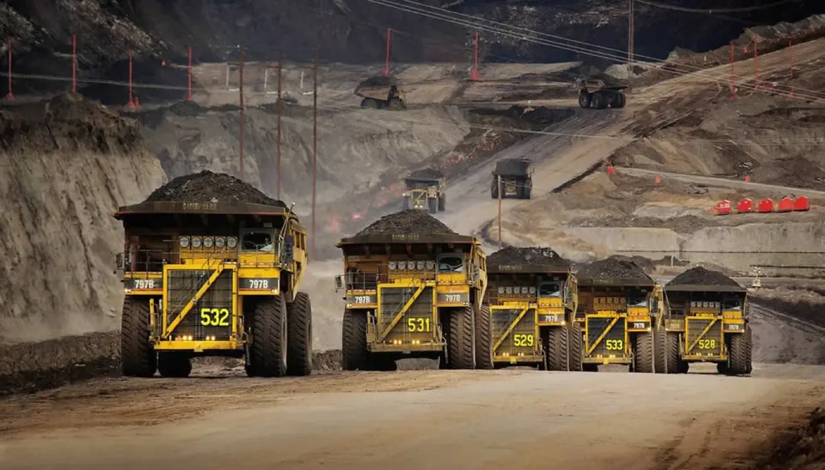 La reducción en proyectos y permisos afecta la inversión minera en México durante 2025, pero se prevé recuperación en 2026.