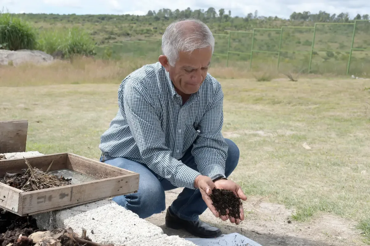 El premio al doctor José Cinco Patrón Ibarra resalta el impacto ambiental de su proyecto en Puebla.