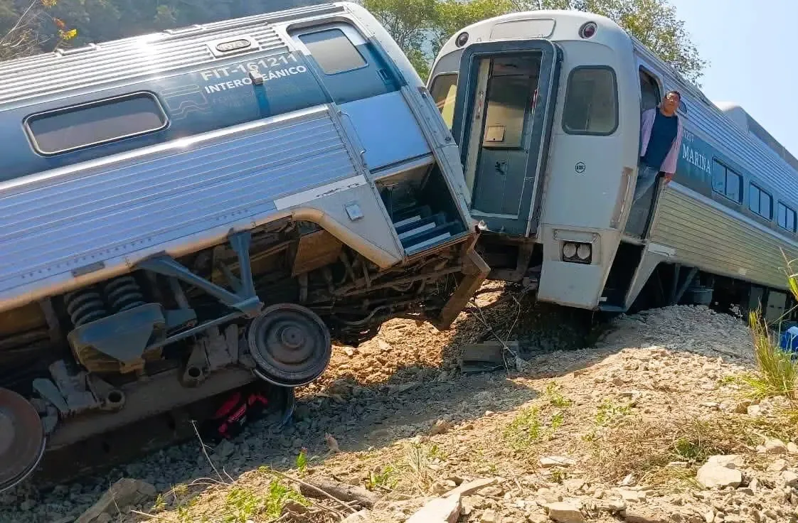 Investigadores analizan la causa del accidente del Tren Interoceánico en Oaxaca.