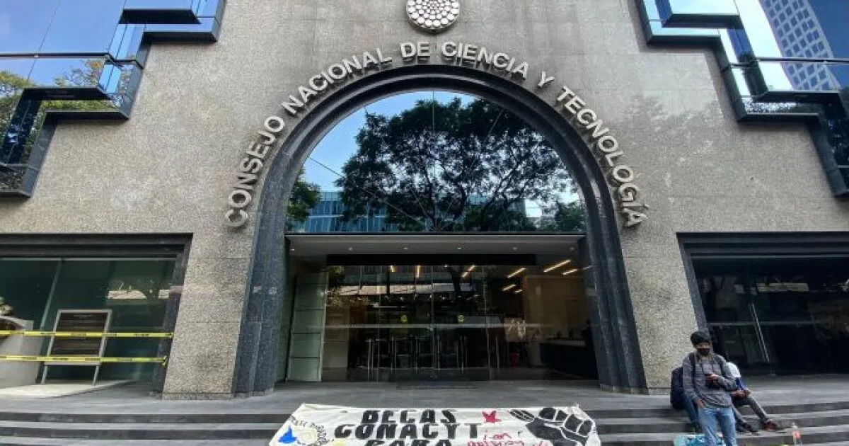 Investigadores y responsables de la propuesta del Banco de Talento Científico en una reunión de trabajo.