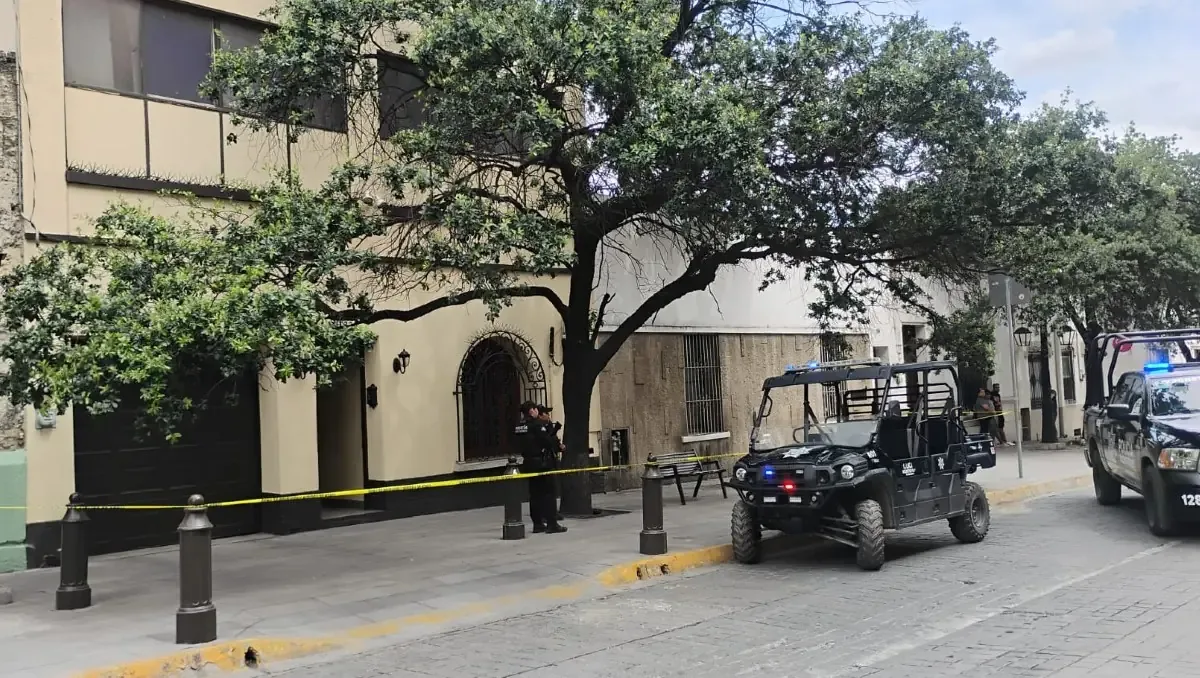 La Agencia Estatal de Investigaciones investiga un posible suicidio en un domicilio local.