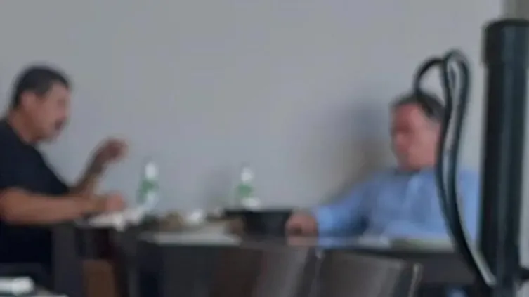 La reunión entre el senador y el exgobernador ocurre en medio de acusaciones graves.