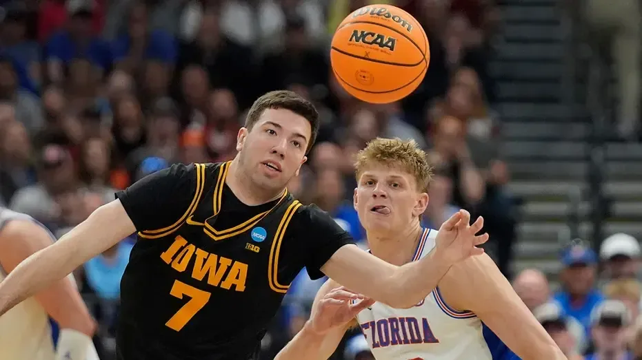 Iowa Hawkeyes elimina al campeón defensor tras un emocionante final en el torneo NCAA.