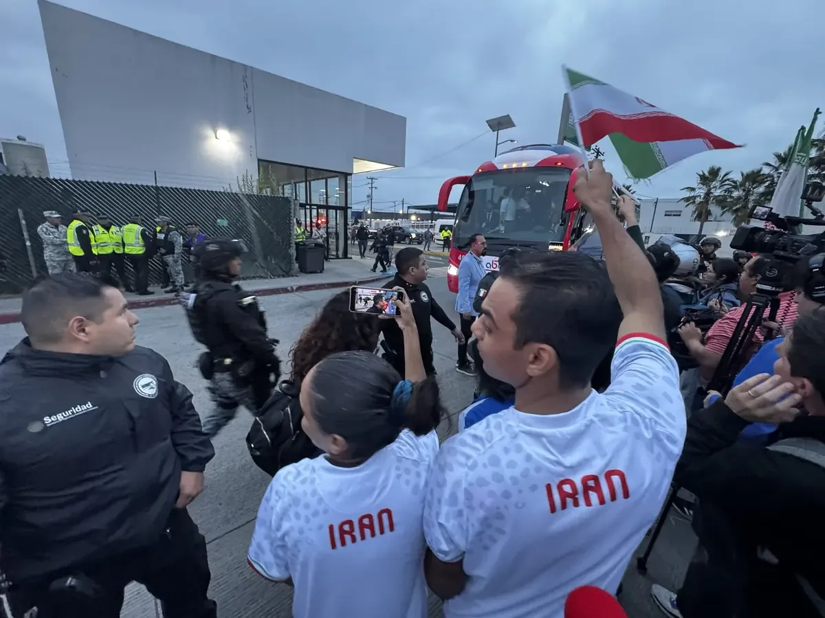 La comunidad iraní en Tijuana da la bienvenida a su selección de fútbol.