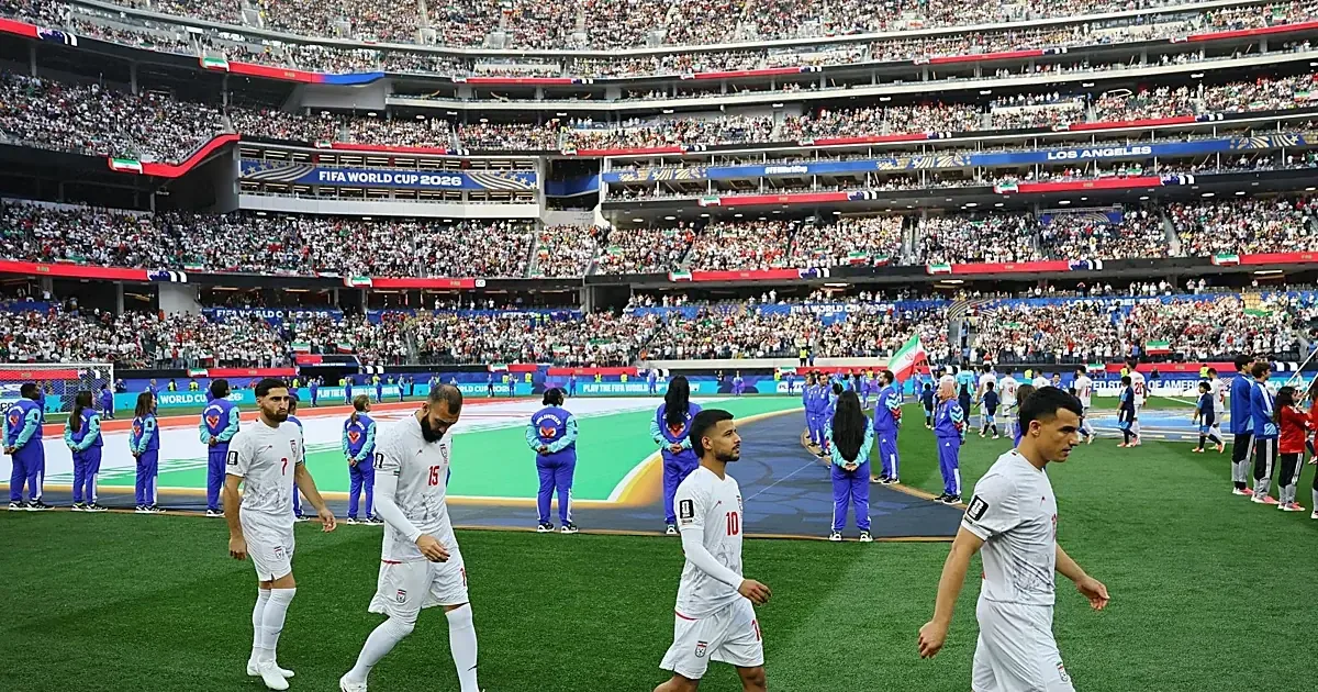 La selección iraní enfrenta desafíos logísticos y controversias en su debut en el Mundial.