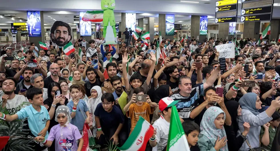 La selección iraní fue recibida con entusiasmo en Teherán tras su participación sin victorias en el torneo mundialista.