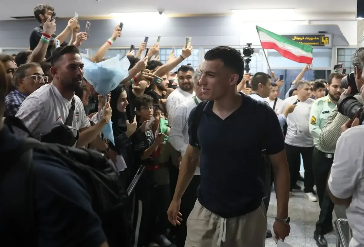 La selección iraní fue recibida por cientos de aficionados tras su participación en el Mundial 2026.