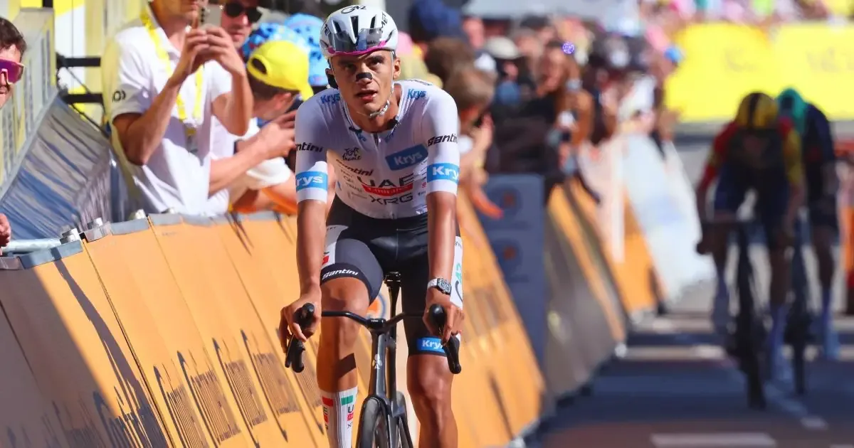 La victoria de Del Toro lo posiciona como líder de la Vuelta a Alemania y marca un hito en el ciclismo mexicano.