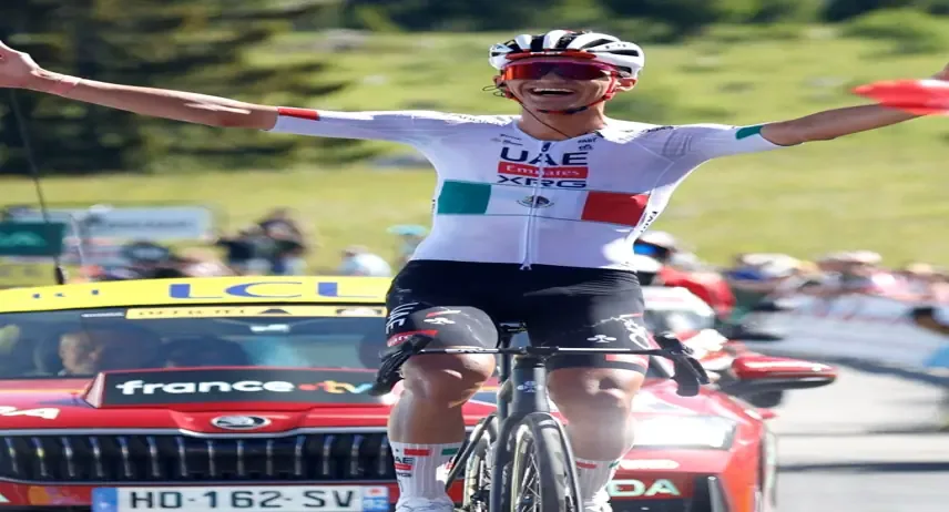 El ciclista mexicano se corona campeón al ganar la última etapa del Tour en Francia.
