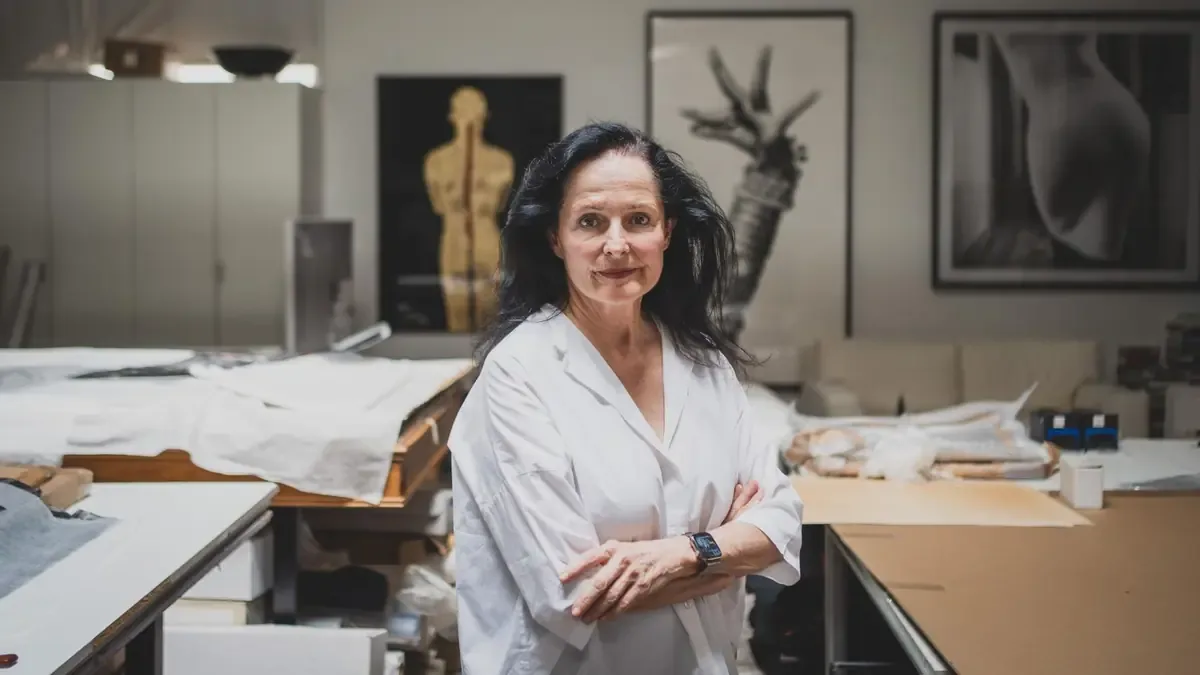 La obra de Isabel Muñoz se centra en la condición humana, explorando temas de dolor e impunidad.