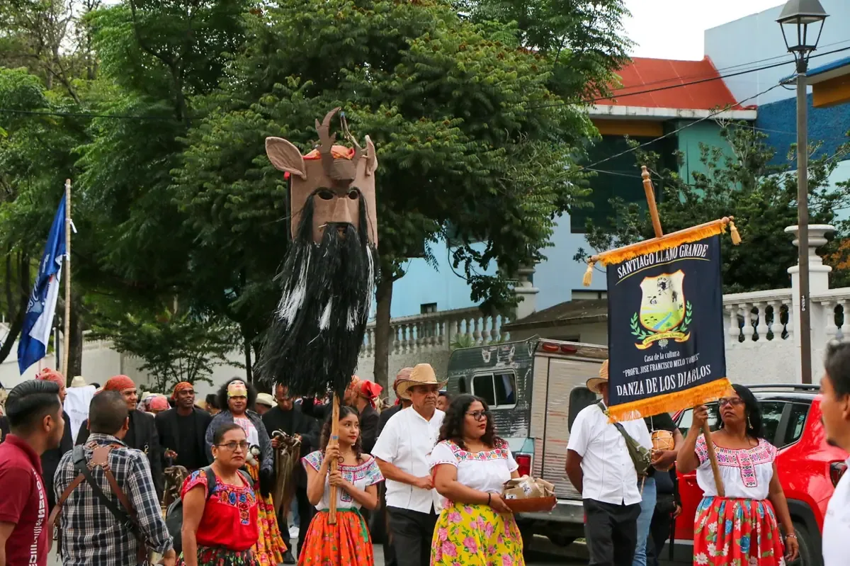 Isela Molina Aburto se compromete a dar continuidad a proyectos cruciales en la tenencia de Santiago Undameo.