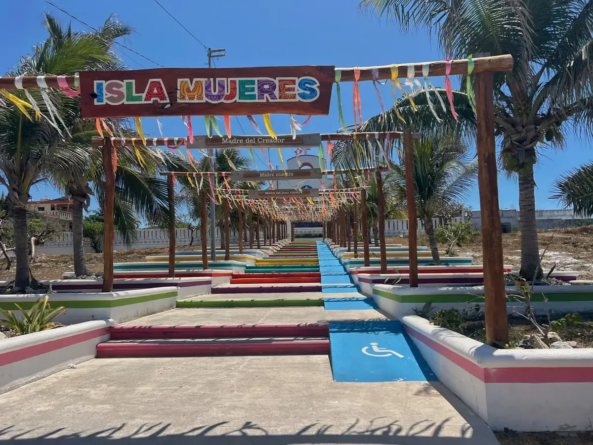 El Centro de Bienestar Animal promueve la adopción responsable y el cuidado de mascotas en la isla.
