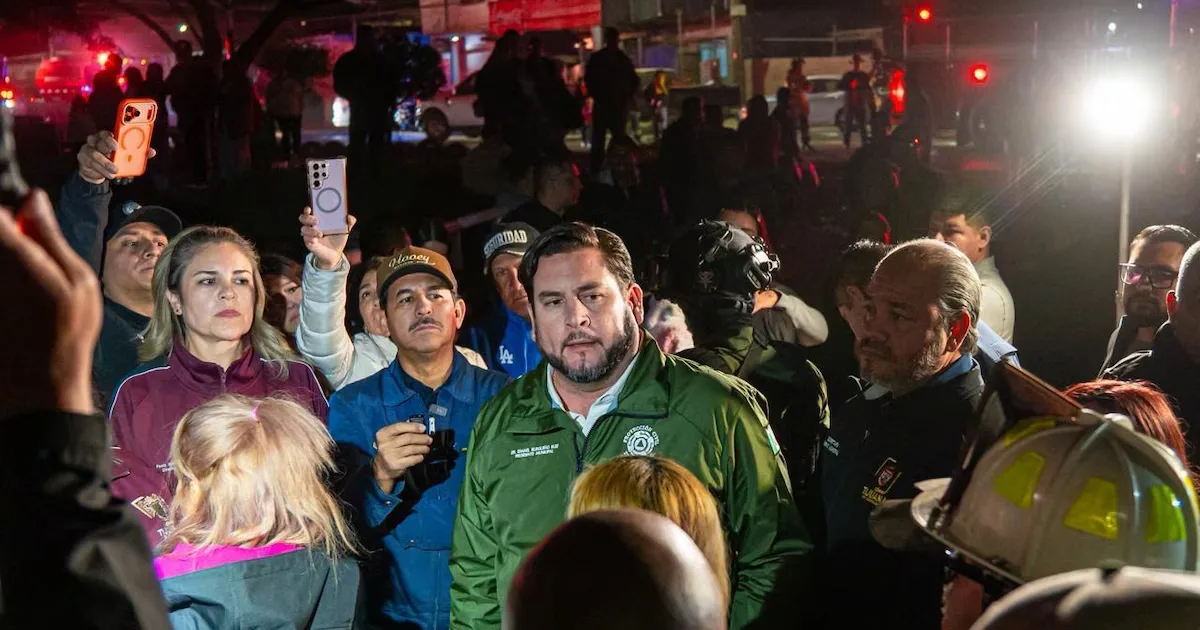 Ismael Burgueño Ruiz supervisa ayuda a familias en Tijuana tras incendios.