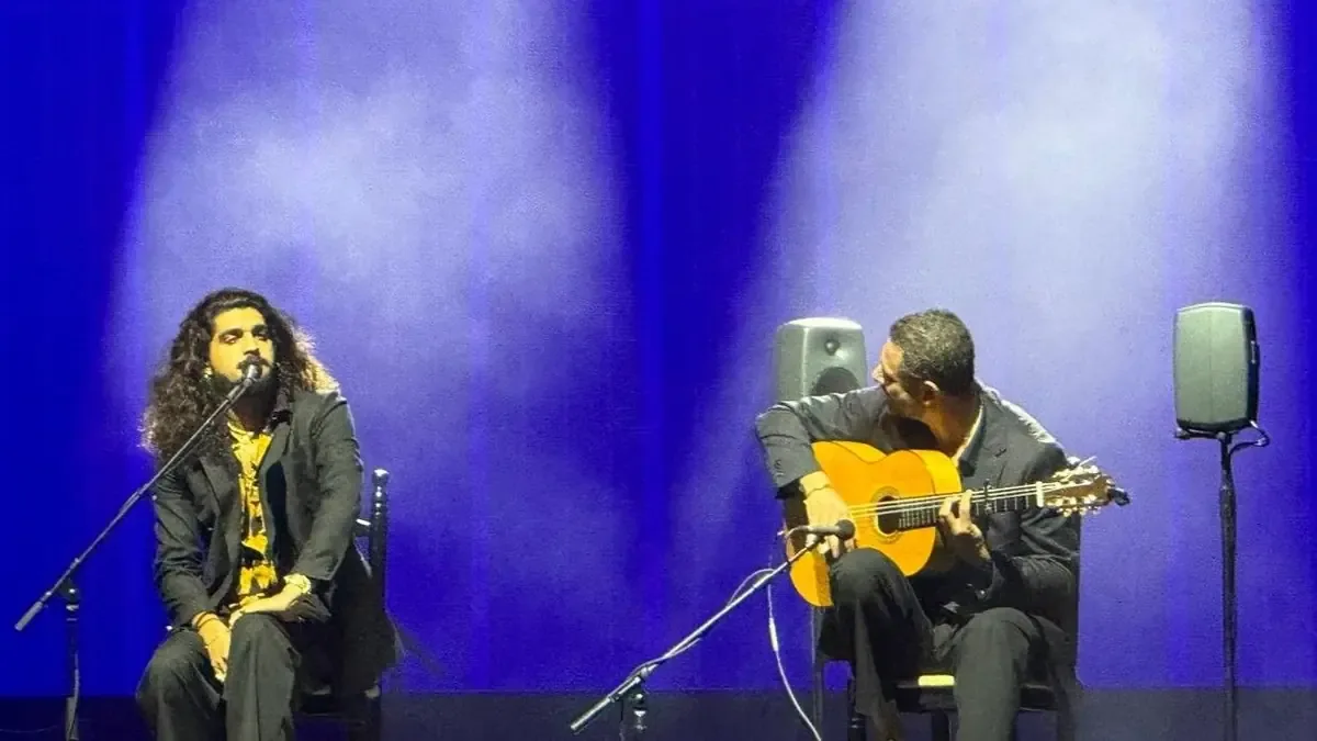 El cantaor toledano brilló en la plaza de María Pita con su música.