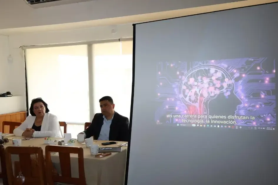 La nueva oferta educativa responde a la creciente demanda en el sector empresarial y tecnológico.